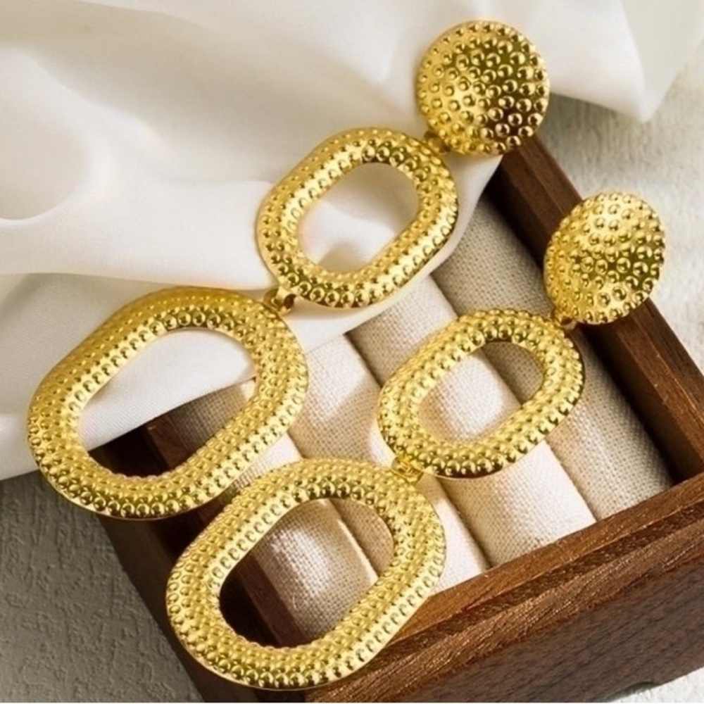 New Vintage Style Eleanor Pierced Gold Plated Earrings